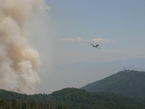 Plane headed toward smoke of the fire