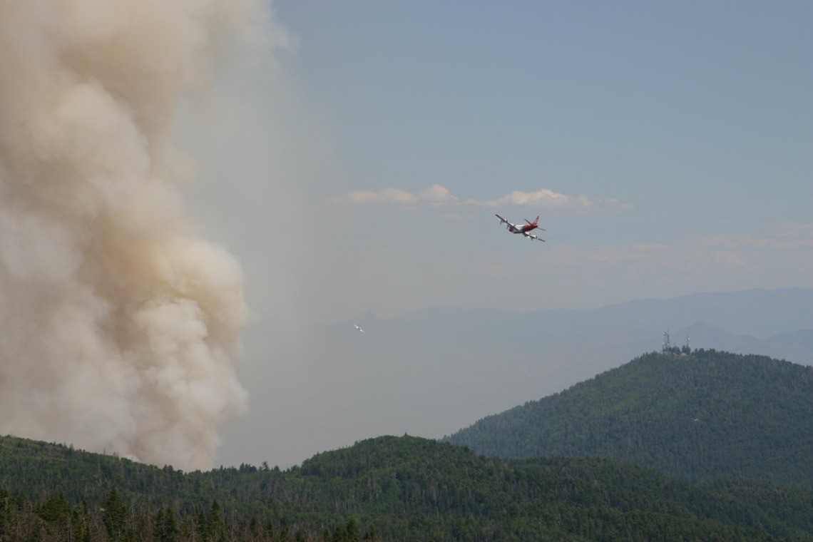 Plane headed toward smoke of the fire